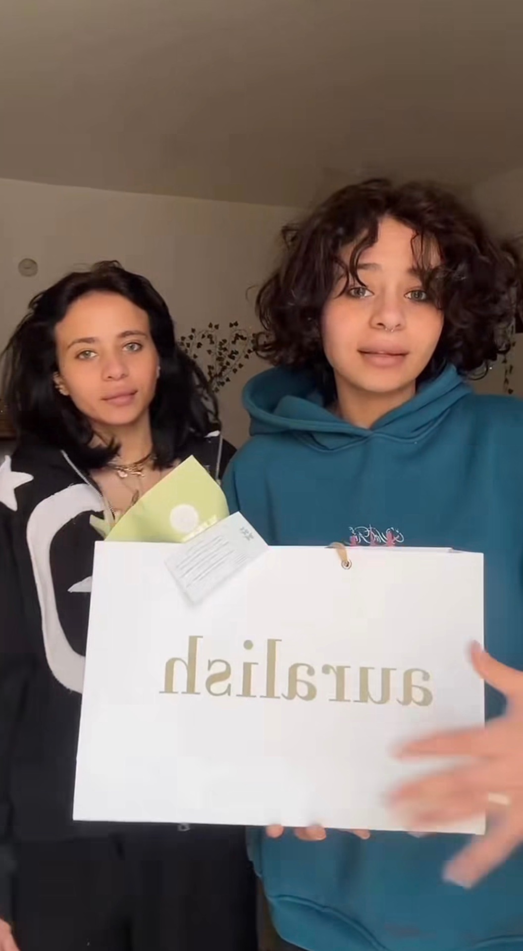 Auralish — ملمس خفيف وناعم